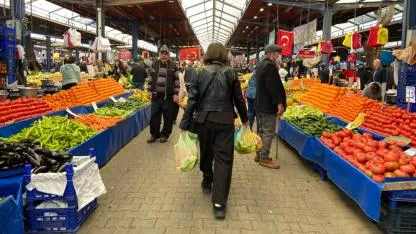 Çanakkale Cuma Pazarı’nda Bahar Yoğunluğu: Tezgahlarda Fiyatlar El Yakıyor