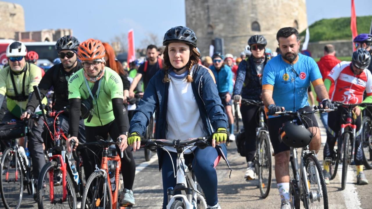 Çanakkale’de 1050 Kişi Aynı Anda Pedal Çevirdi! O Anlar Türkiye’yi Duygulandırdı… Peki Bu Sürüşte Neler Yaşandı?
