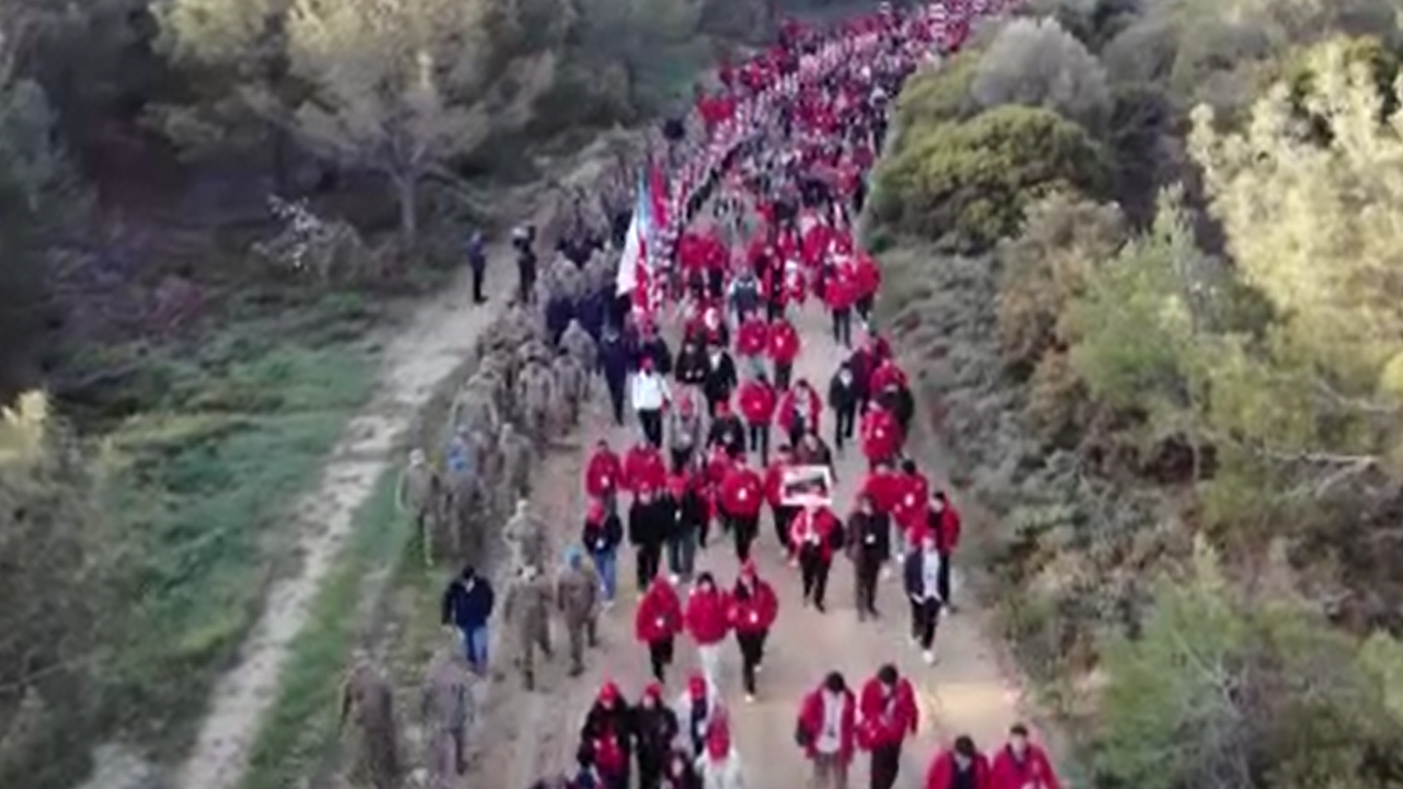 Çanakkale’de 6 Kilometrelik Sessiz Yürüyüş… Binlerce Kişi Aynı Söz İçin Toplandı!