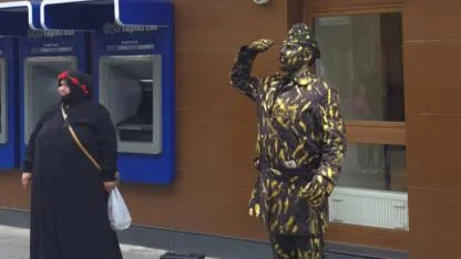 Çanakkale’de “Canlı Heykel” Şovu İlgi Odağı Oldu