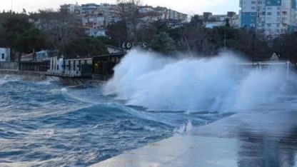 Çanakkale'de Fırtına Kabusu Başlıyor: Valilik Saat Vererek Uyardı, Dev Dalgalar Kapıda!