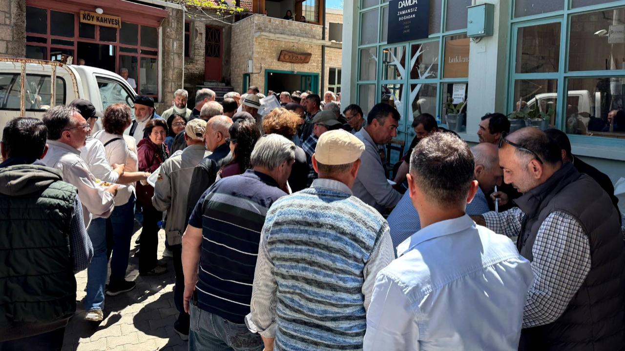 Çanakkale’de Köy Hayırları Buluşması! Siyasiler ve Kaymakamlar Aynı Gün Sahadaydı…