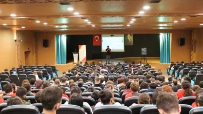 Çanakkale’de Öğrencilere Sosyal Medya ve İnternetin Bilinmeyen Yüzü Anlatıldı…