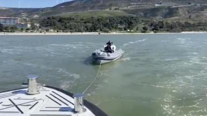 Çanakkale’de sürüklenen bottaki 3 kişi işte böyle kurtarıldı!