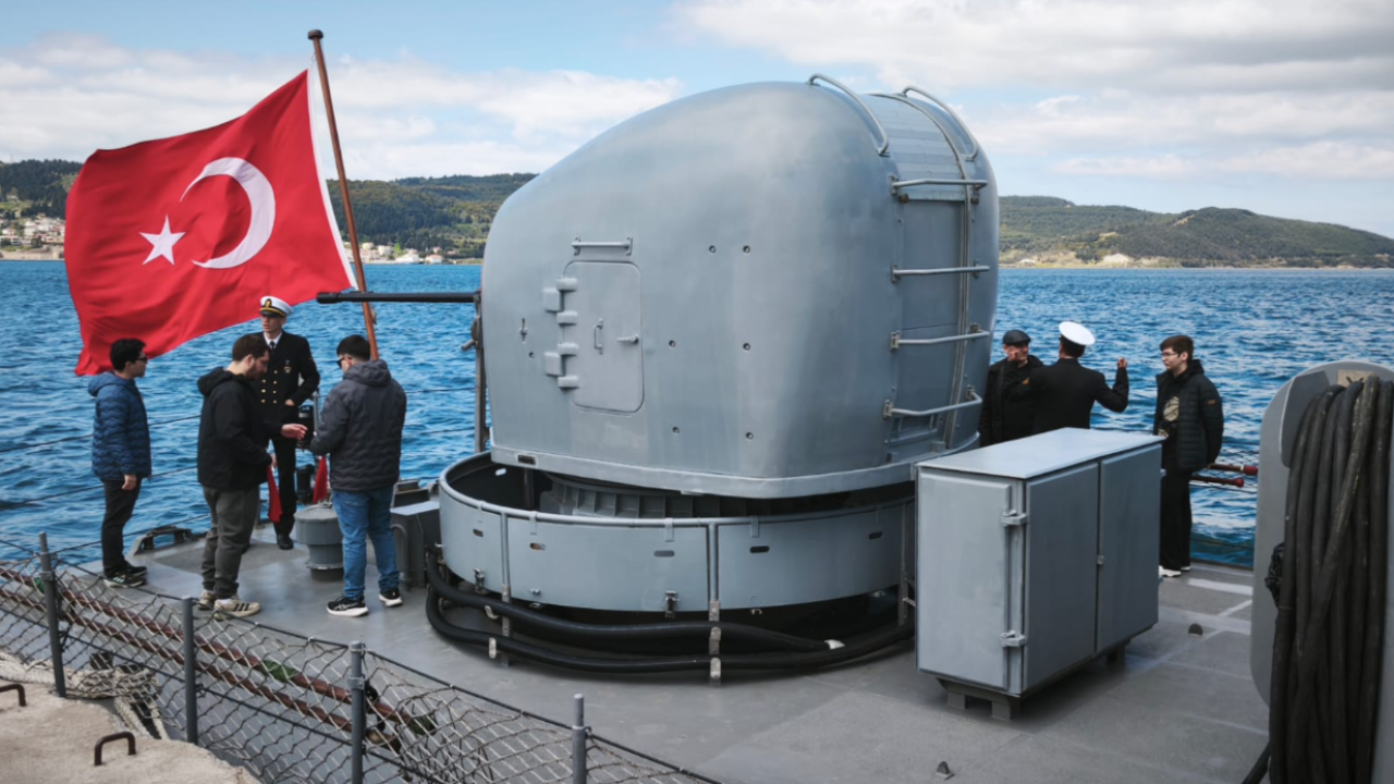 Çanakkale’de TCG Poyraz Savaş Gemisi Ziyarete Açıldı