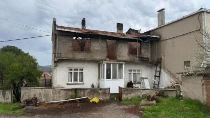 Çanakkale’de yangın paniği: Baca alev aldı, ev kullanılamaz hale geldi