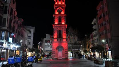 Çanakkale'nin simgeleri Otizm için kırmızıya büründü