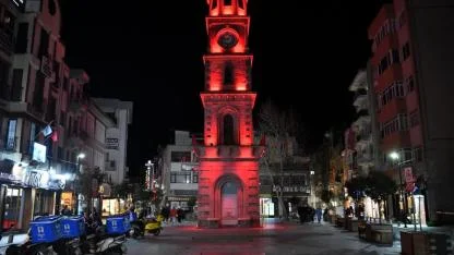 Çanakkale'nin simgeleri Otizm için kırmızıya büründü