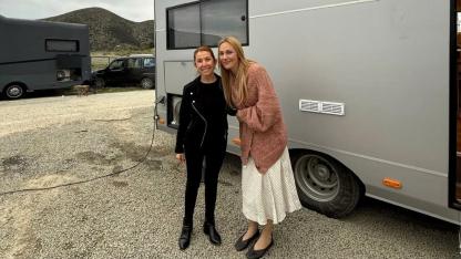 İmroz’da Bahar Setinden Samimi Kareler: Meryem Uzerli ve Halit Ergenç 15 Yıl Sonra Bir Arada!