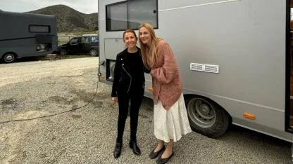 İmroz’da Bahar Setinden Samimi Kareler: Meryem Uzerli ve Halit Ergenç 15 Yıl Sonra Bir Arada!