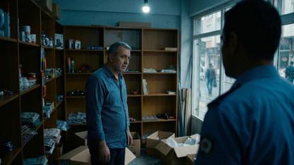 "Kendi Elimle Verdim, Hayatım Karardı!" Kapıyı Çalan Polise 'Hayır' Diyemeyen Esnafın İbretlik Sonu!