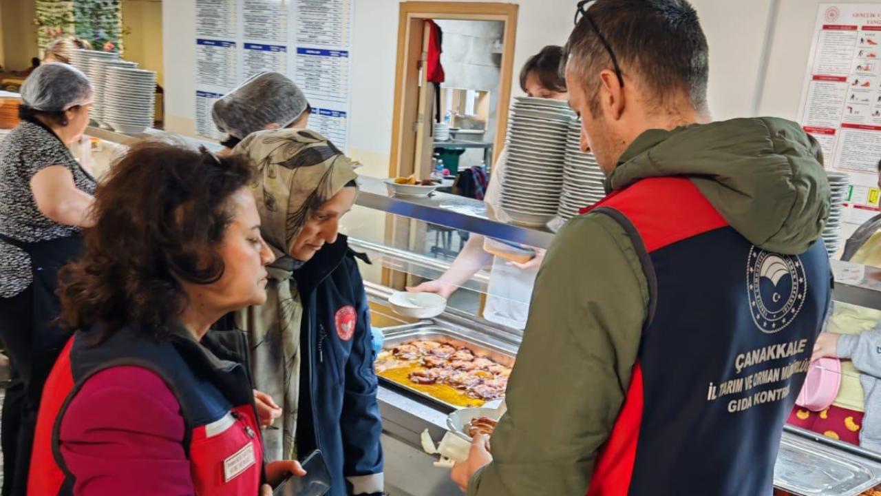 Öğrencilerin Sağlığı İçin Düğmeye Basıldı! Çanakkale’de Yurt Yemekhanelerine Eş Zamanlı Denetim