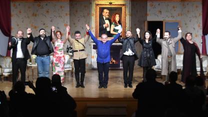 Çanakkale’de Perde "Bence Katil Öldürdü" İle Açıldı: Tiyatro Haftasına Görkemli Prömiyer!