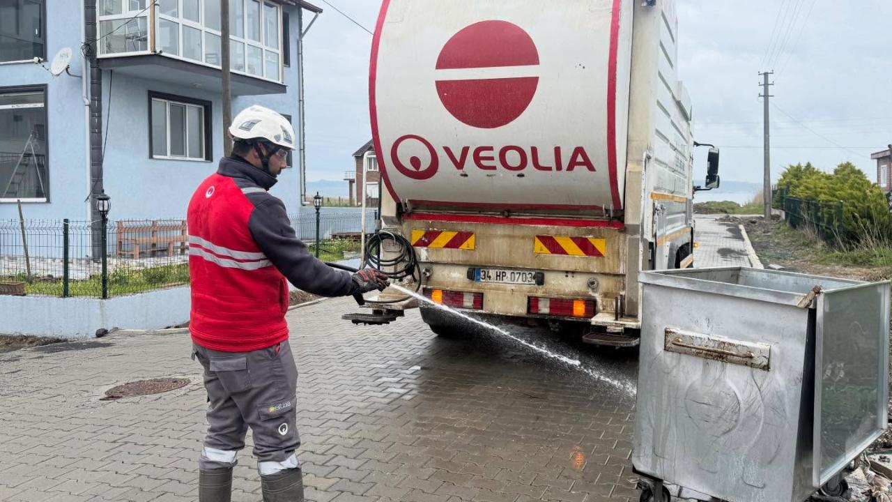 Hizmet Fırtınası Lapseki’yi Sardı! Caddeler Yenileniyor, Plajlar Temizleniyor, Sorunlar Çözülüyor