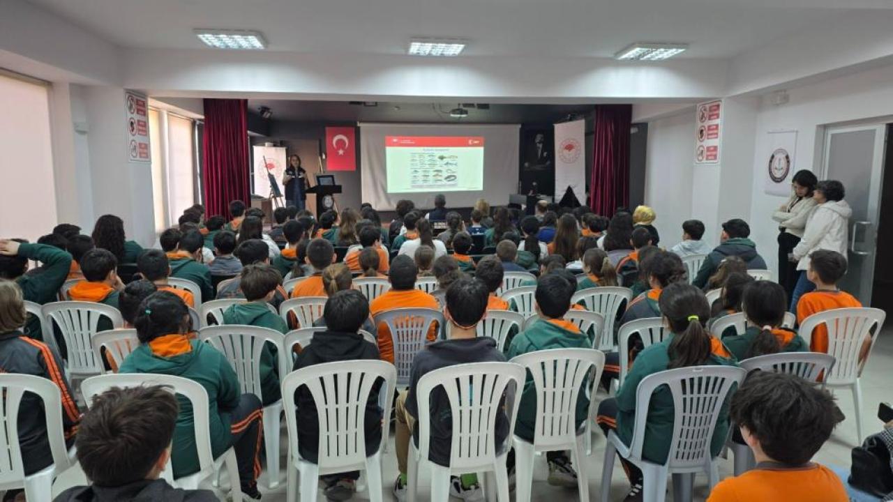 Çanakkaleli öğrencilere balık sevgisi aşılandı