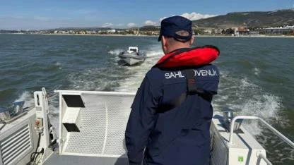 Çanakkale'de botta sürüklenen 3 kişi kurtarıldı!