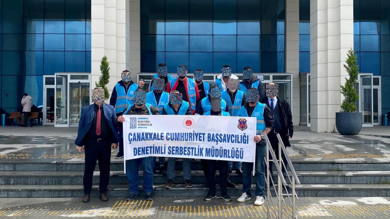Yükümlüler El Ele Verdi: Çanakkale’de kamu binaları onlarla yenileniyor!