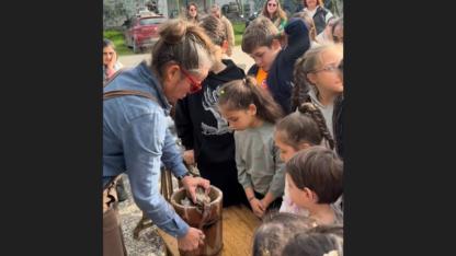 Antik Sabunhane'de çocuklar kendi dondurmasını yaptı