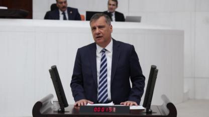 Okullarda Güvenlik Krizi: Özgür Ceylan'ın 65 Bin Uzman Erbaş Teklifi Yeniden Gündemde!