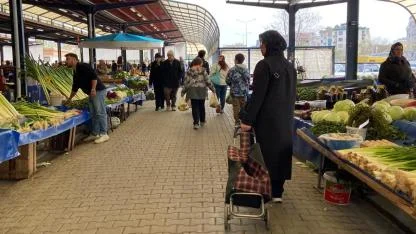 Cuma Pazarı’nda Fiyatlar Mercek Altında: Vatandaşın Filesi Kaça Doluyor?