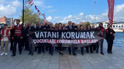 CHP'den Sessiz Yürüyüş: "Vatanı korumak çocukları korumakla başlar"