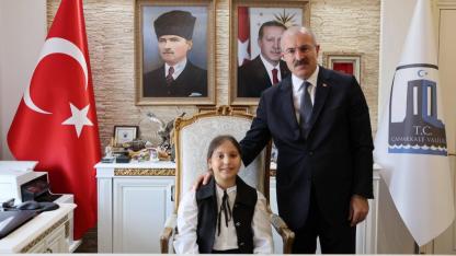 Çanakkale Valiliği’nde 23 Nisan Heyecanı: Beyza Yeşilyurt Koltuğu Devraldı!