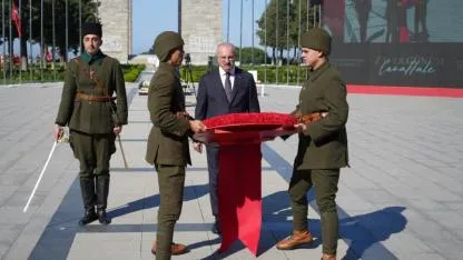 Çanakkale Kara Savaşları'nın 111. yıl dönümü etkinlikleri Şehitler Abidesi'nde törenle başladı