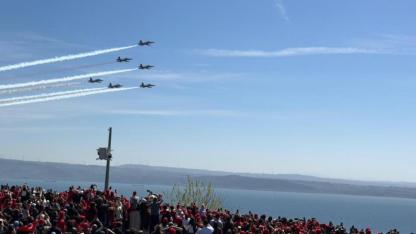 Şehitler Abidesi'nde Türk Yıldızları gösterisi nefesleri kesti