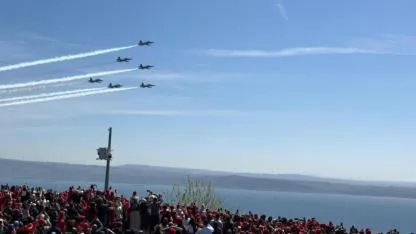 Şehitler Abidesi'nde Türk Yıldızları gösterisi nefesleri kesti