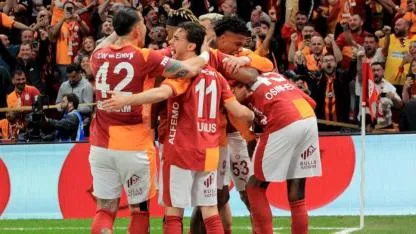 Galatasaray Evinde Fenerbahçe’yi 3 Golle Devirdi: Bu Sezonki İlk Derbi Galibiyeti