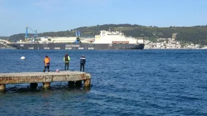 Castorone, Çanakkale Boğazı'ndan geçti