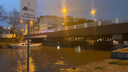 Sarıçay taştı taşacak, tekne sahipleri alarmda!