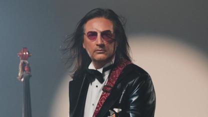 Şarkıcı Çelik, Fevzipaşa'daki bakkal borçlarını kapattı!