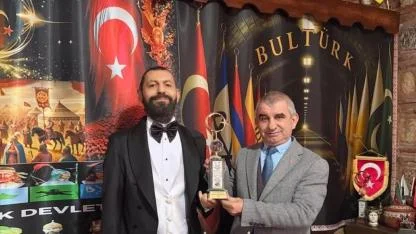 Savaşın Gölgesindeki Dünyada Bir 'Barış' Çığlığı: Akif Manaf’ın Büyük Paradigma Değişimi