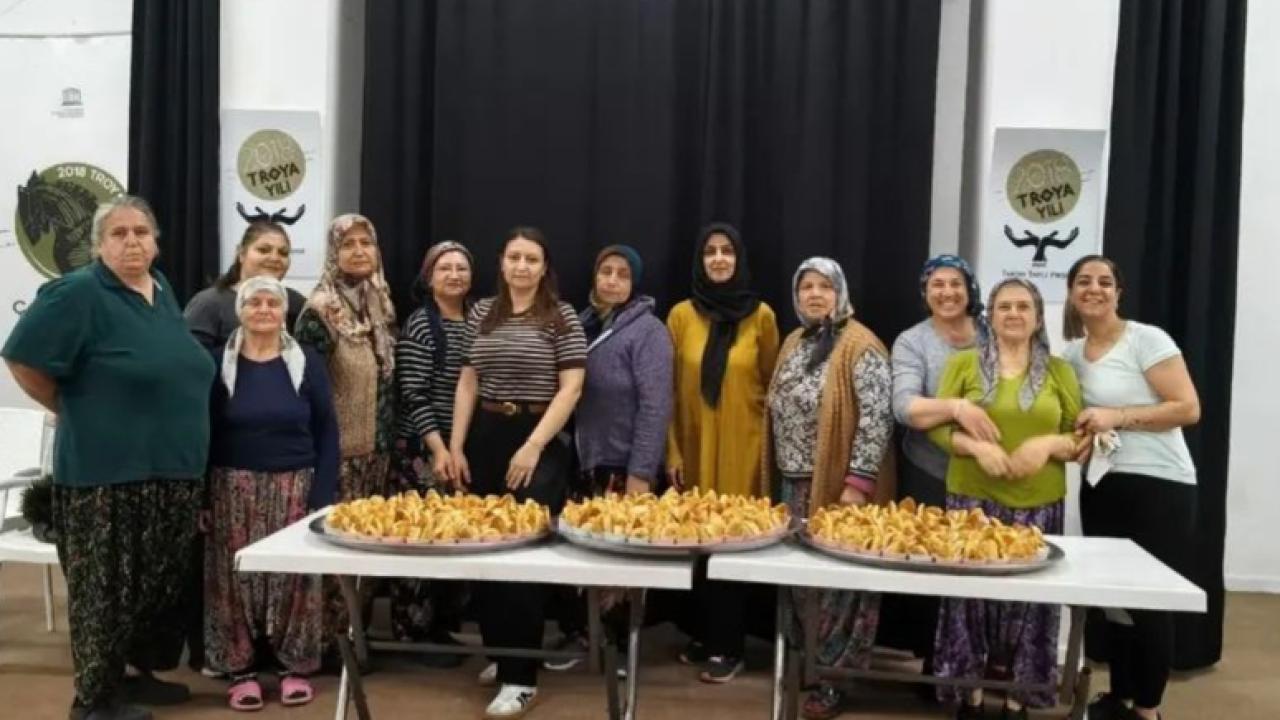 Troya Maratonu’na Tevfikiye Eli Değdi: Köyün Kadınları Sporcular İçin Seferber Oldu!