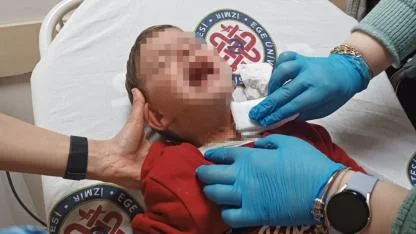 Türkiye Bu Olayı Konuşuyor! İzmir’de Parkta 2 Yaşındaki Çocuğa Bıçaklı Saldırı... O Anlarda Neler Yaşandı?