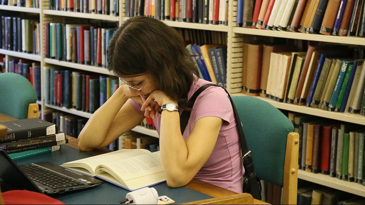 Yüksek Lisans ve Doktora Öğrencilerine Şok Şart: Yayın Yapmadan Savunma Yok