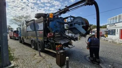 Bozcaada'ya dev temizlik aracı ulaştı!