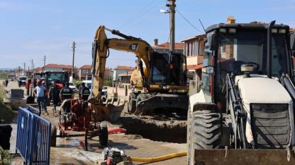 Gelibolu’da Belediye Ekipleri Sahaya İndi… Aynı Anda 5 Farklı Çalışma Dikkat Çekti
