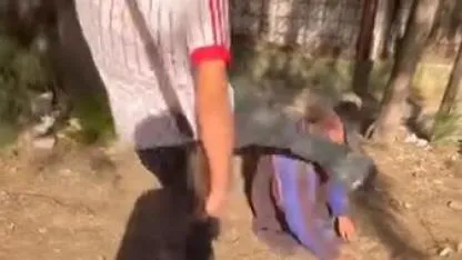 Yaşlı Adamın Yüzüne Tekme Atıp Videoya Çektiler!