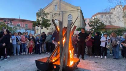 Çanakkale'de Hıdırellez ateşi Fevzipaşa Mahallesi'nde yandı