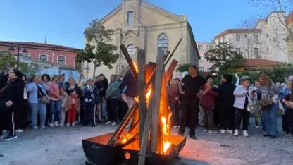 Çanakkale'de Hıdırellez ateşi Fevzipaşa Mahallesi'nde yandı