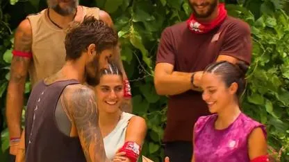 Survivor’da Aşk Bombası! Barış Murat Yağcı’dan Yunan Yarışmacıya Mektup…