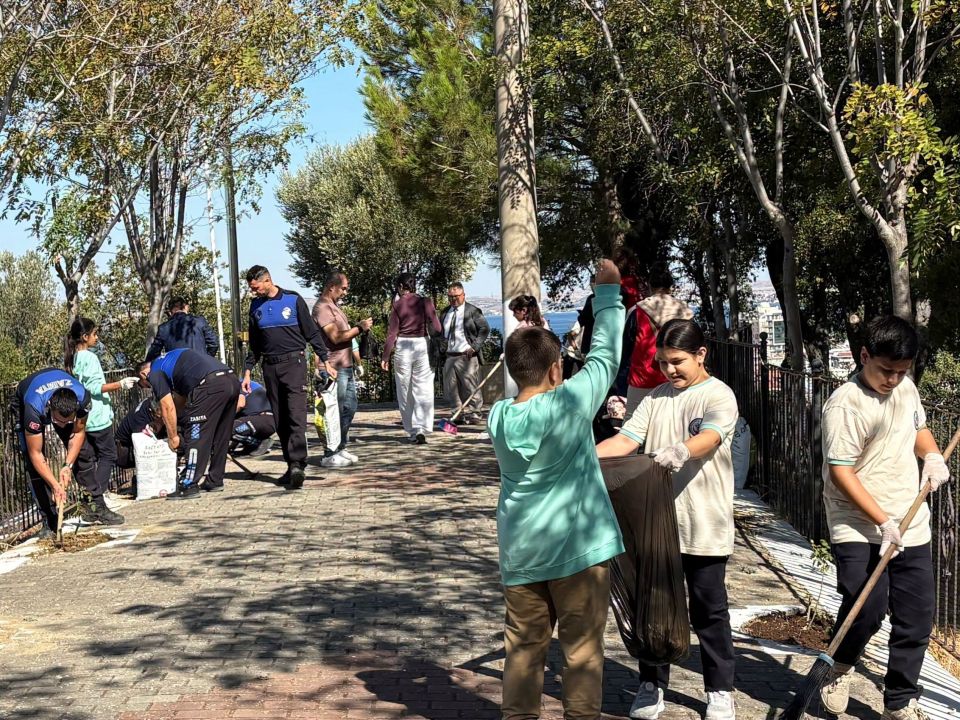 Öğrencilerden İki Al Atlı Şehitliği’nde anlamlı ziyaret